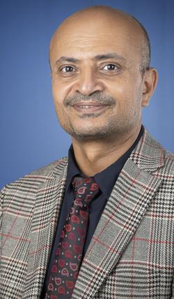 رياض عباس القرشي رئيس قطاع التنمية الزراعية والمشاريع